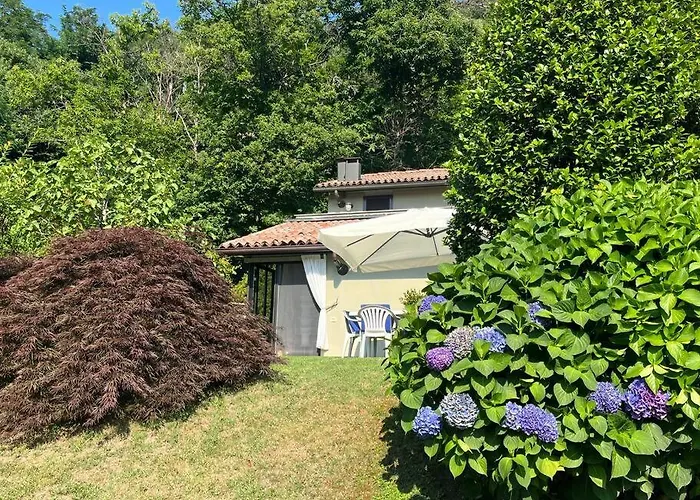 Casa fronte lago con piscina