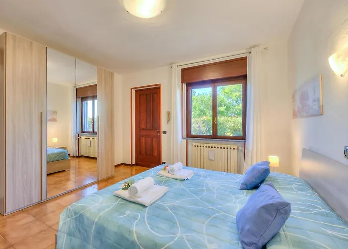 Cedar House Villa in Angera - Garden& BBQ - Happy Rentals